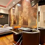 Studios Louvre, Place Vendome, Champs-Elysees Accommodation Short Breaks