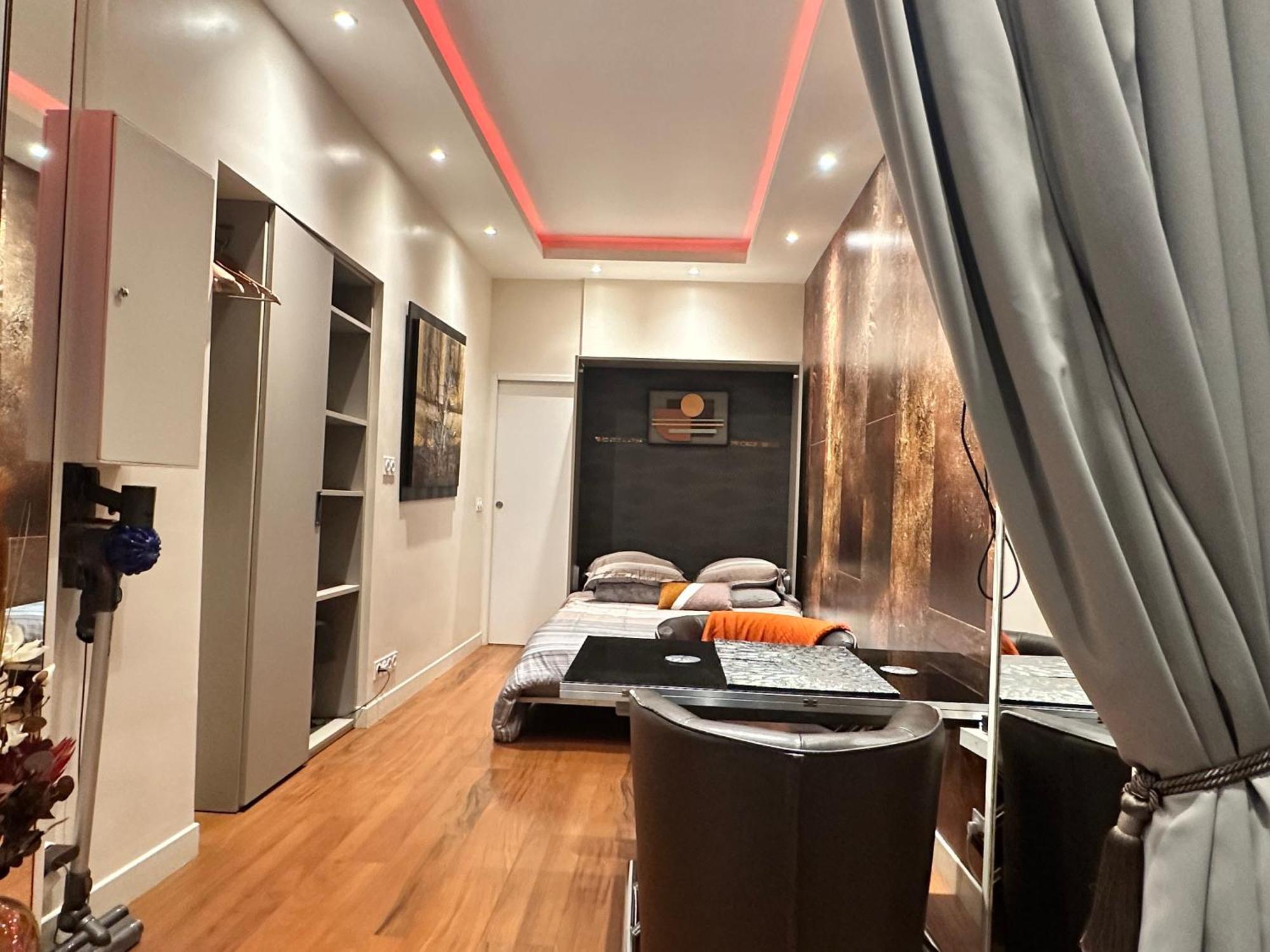 Louvre, Place Vendôme, Champs-élysées Appartamento Parigi