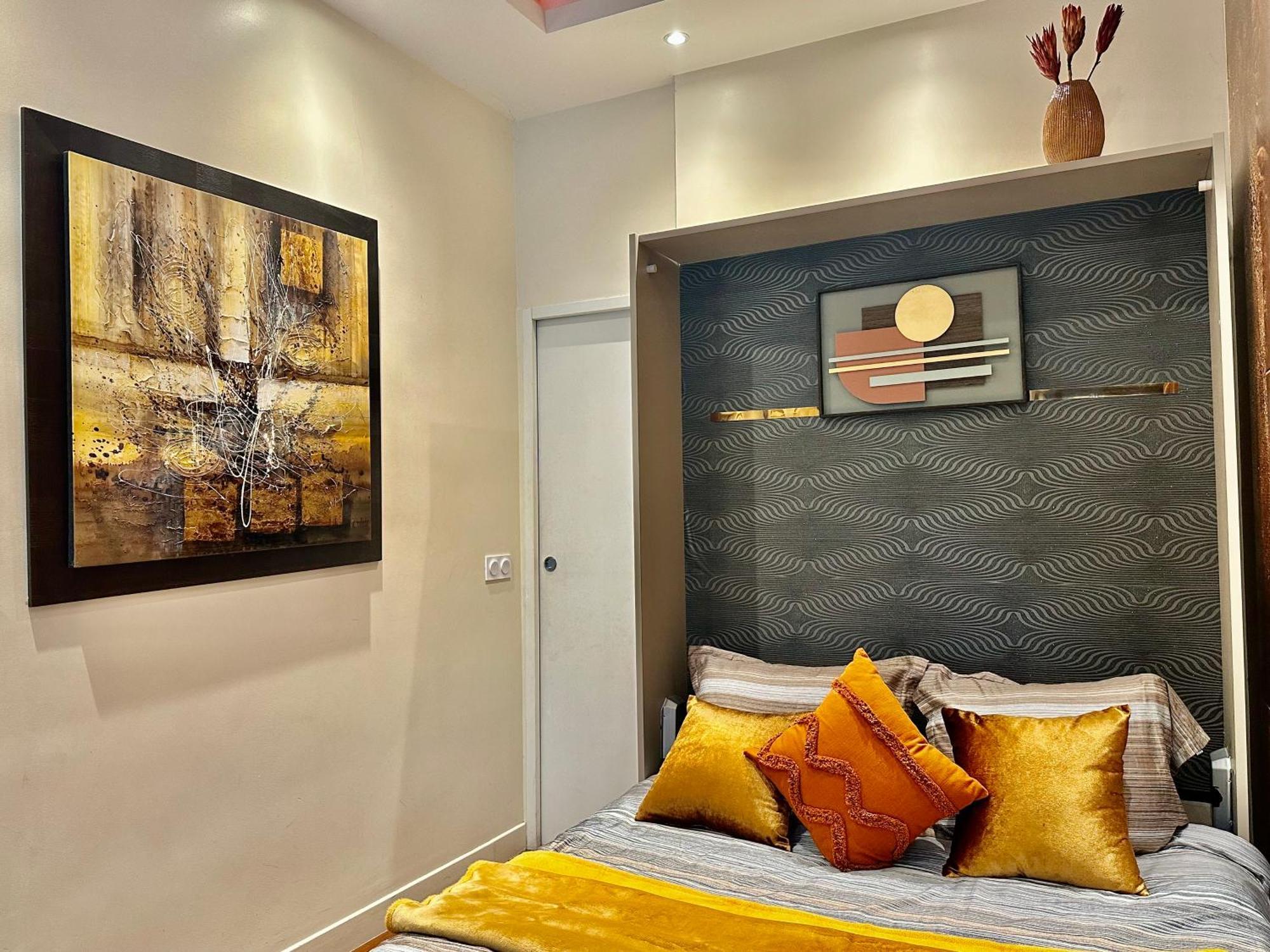 Louvre, Place Vendôme, Champs-élysées